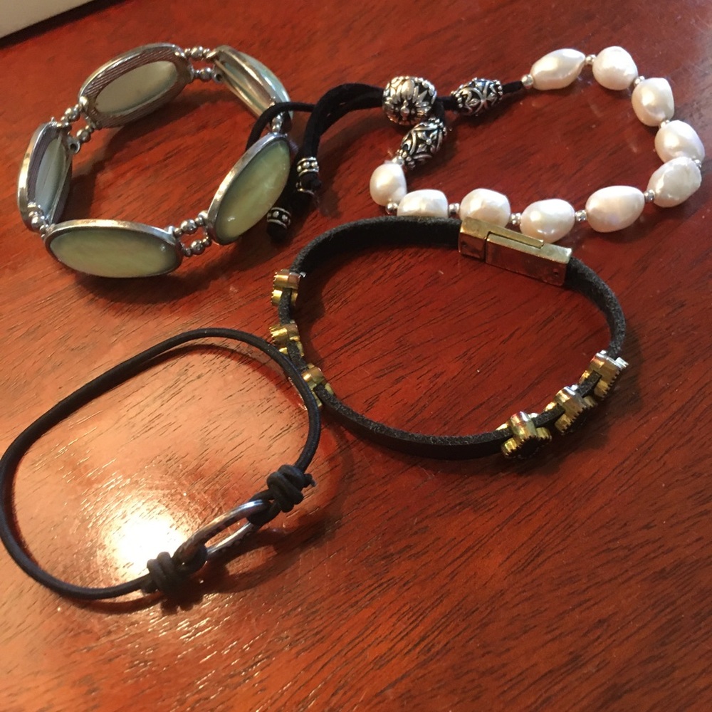 4 in style brackets